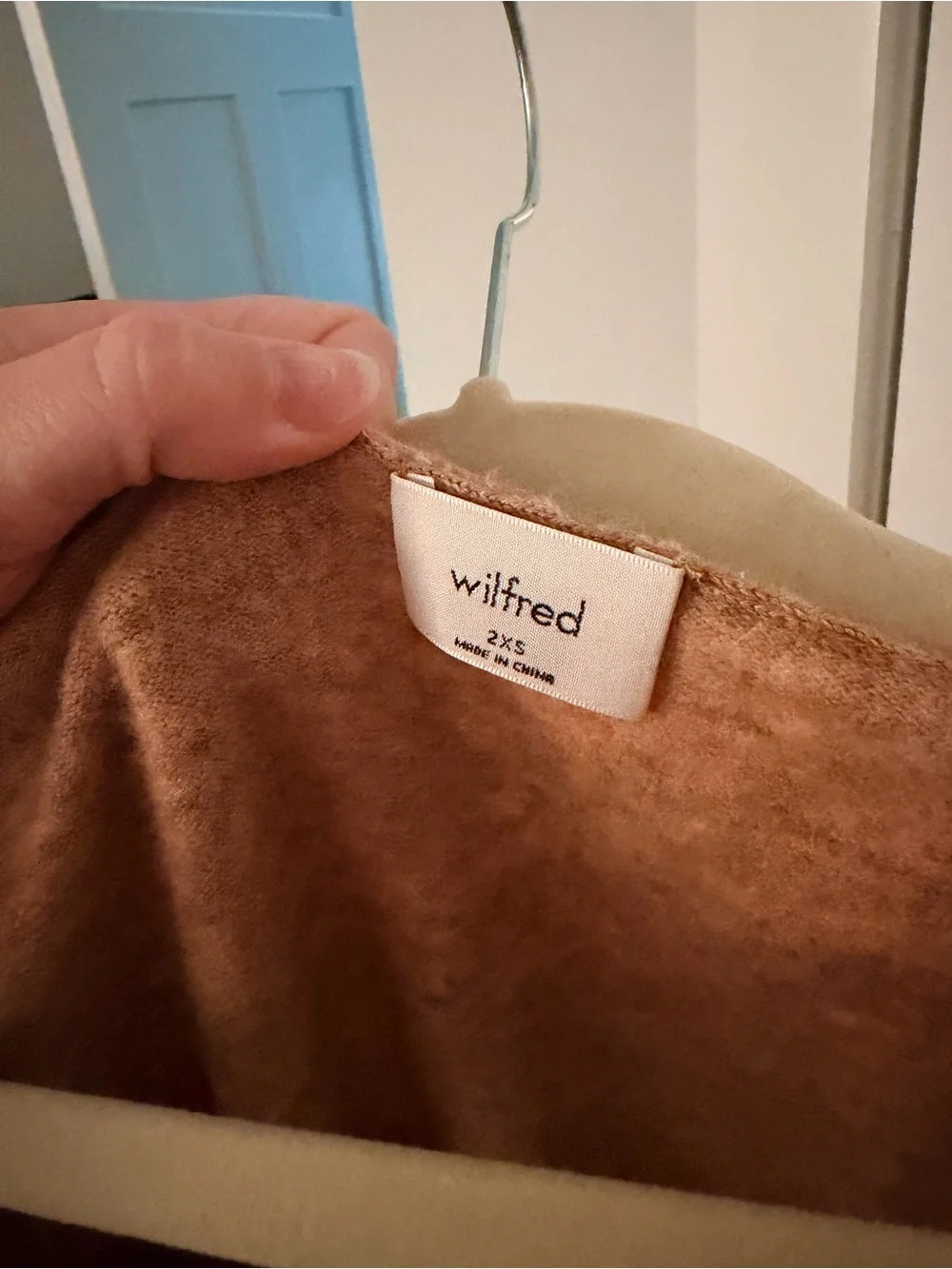 Wilfred Tan Cropped V-Neck Button Cardigan